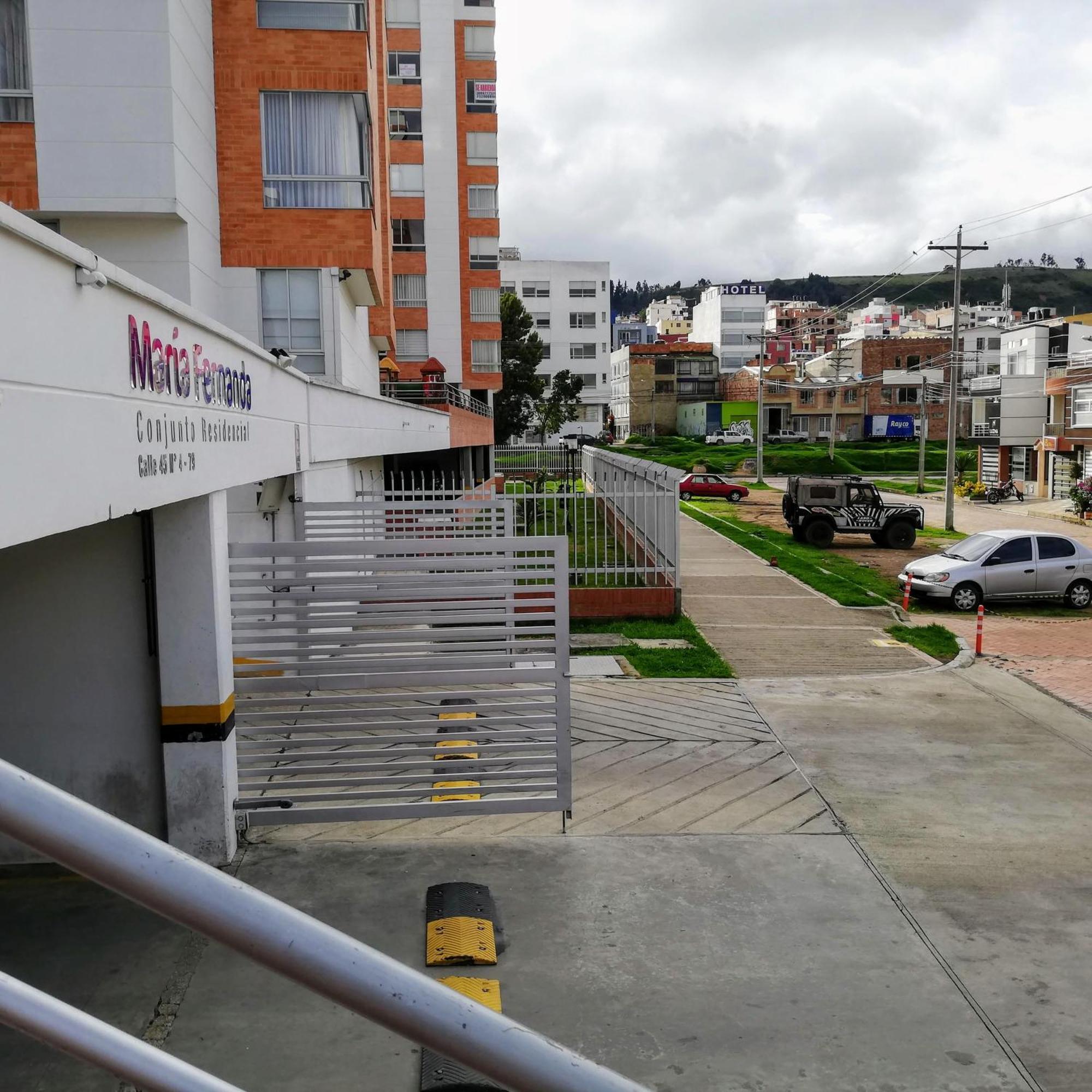 Habitación con baño privado Tunja Exterior foto